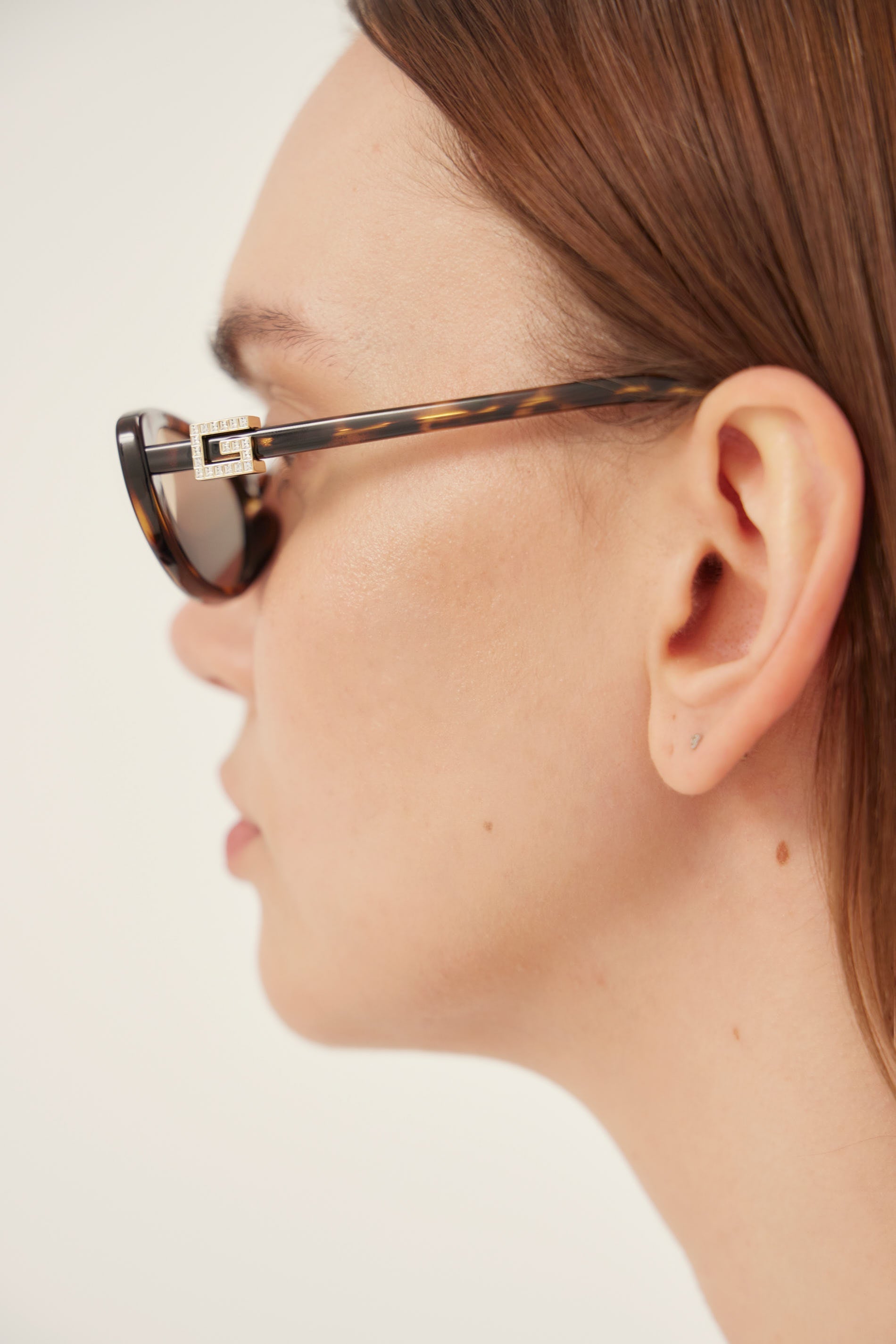 Oval cat-eye brown and grey Gucci sunglasses with gold logo
